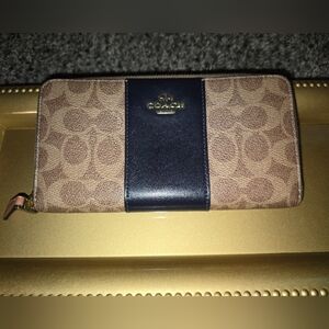 Coach Wallet In Khaki And Black (Preloved Condition)